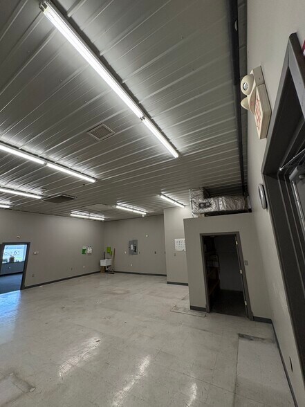 More Photos Of 66850 Executive Dr, Saint Clairsville Warehouse For Lease