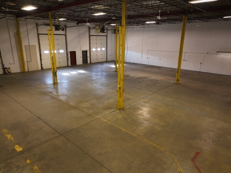 More Photos Of 9803-9817 47th Ave NW, Edmonton Warehouse For Lease