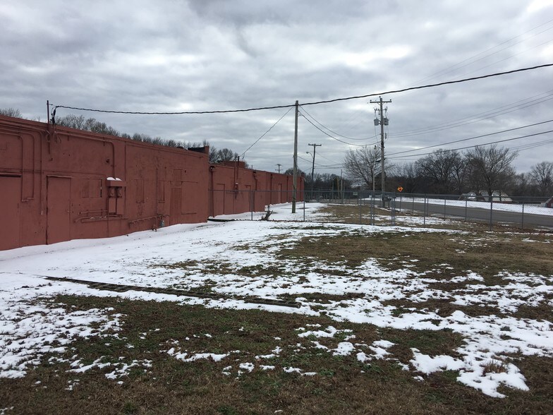 More Photos Of 6033-6079 US Highway 51 N, Millington Service Station For Sale