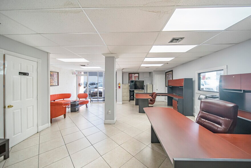 More Photos Of 3018 NW 79th Ave, Doral Warehouse For Lease