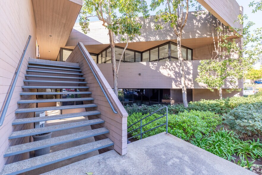 More Photos Of 9815 Carroll Canyon Rd, San Diego Office For Lease