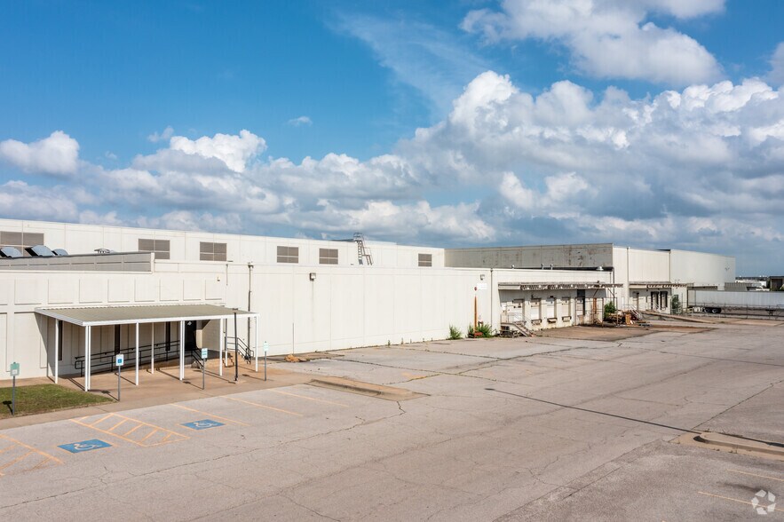 More Photos Of 5400-5400 NW 5th St, Oklahoma City Manufacturing For Lease