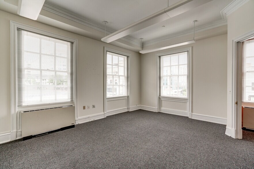 More Photos Of 2040 S St NW, Washington Office For Sale