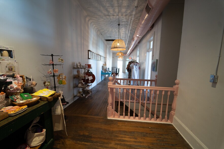More Photos Of 102 S Main St, Victoria Storefront For Sale