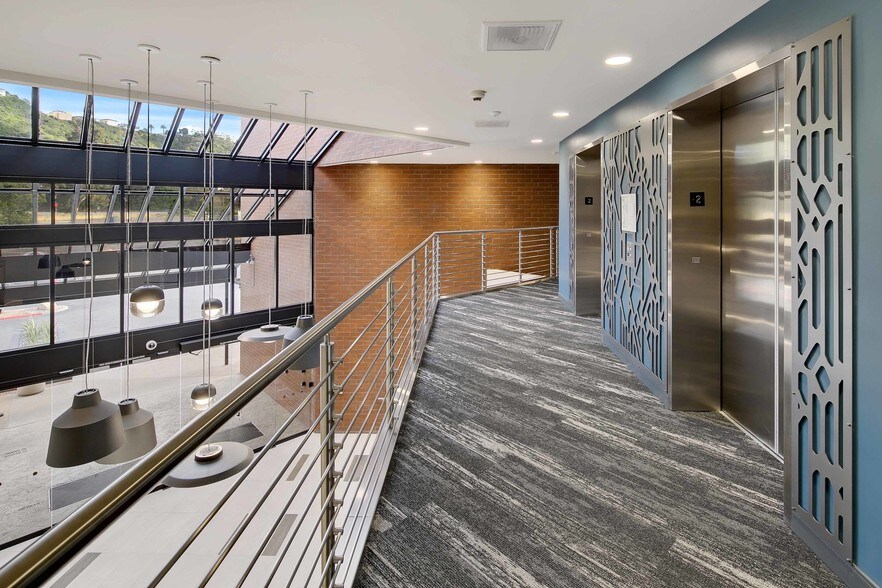 More Photos Of 3838 Camino del Rio N, San Diego Office For Lease