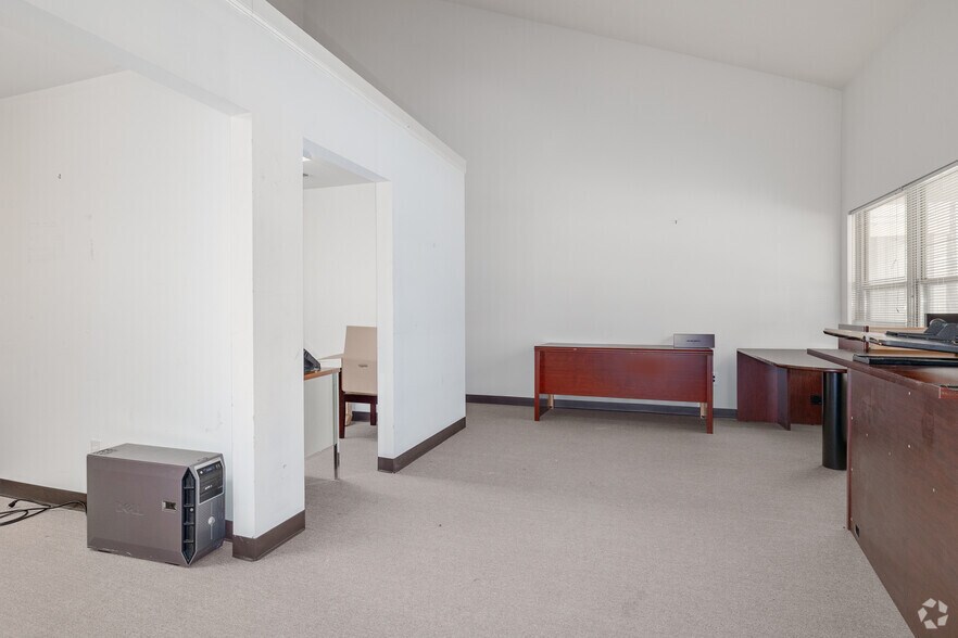 More Photos Of 100-1000 Birchfield Dr, Mount, Mount Laurel Unknown For Lease