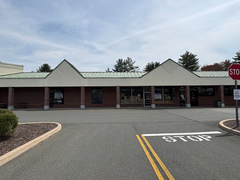 More Photos Of 33 Fieldstone Cmn, Tolland Land For Lease