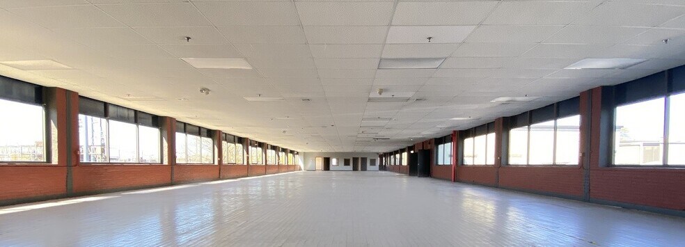 More Photos Of 304 Bishop Ave, Bridgeport Manufacturing For Lease
