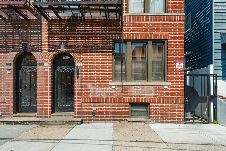 More Photos Of 3432 33rd St, Astoria Apartments For Sale