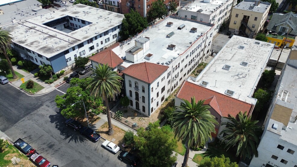 More Photos Of 2910 Leeward Ave, Los Angeles Apartments For Sale