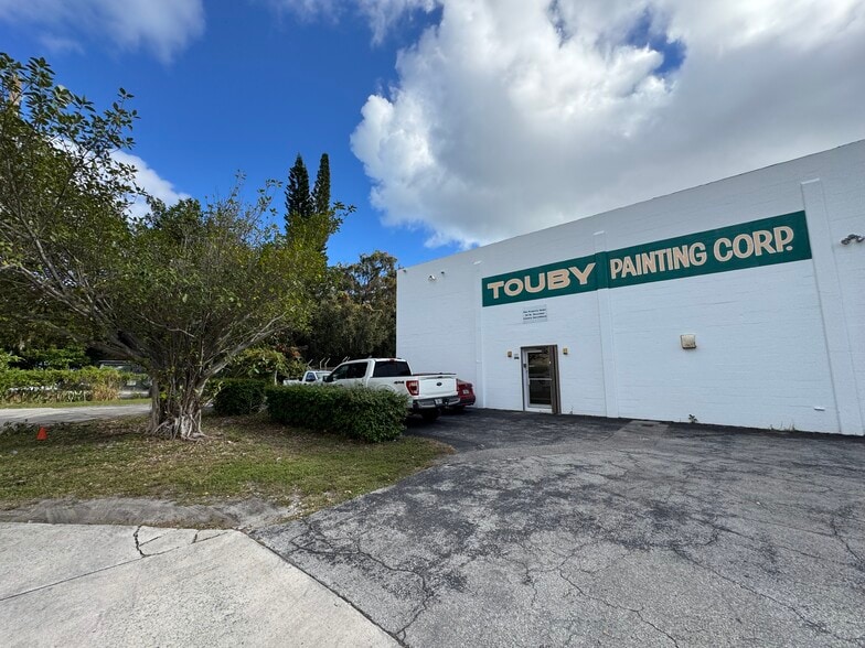 More Photos Of 100 NE 26th St, Miami Warehouse For Sale