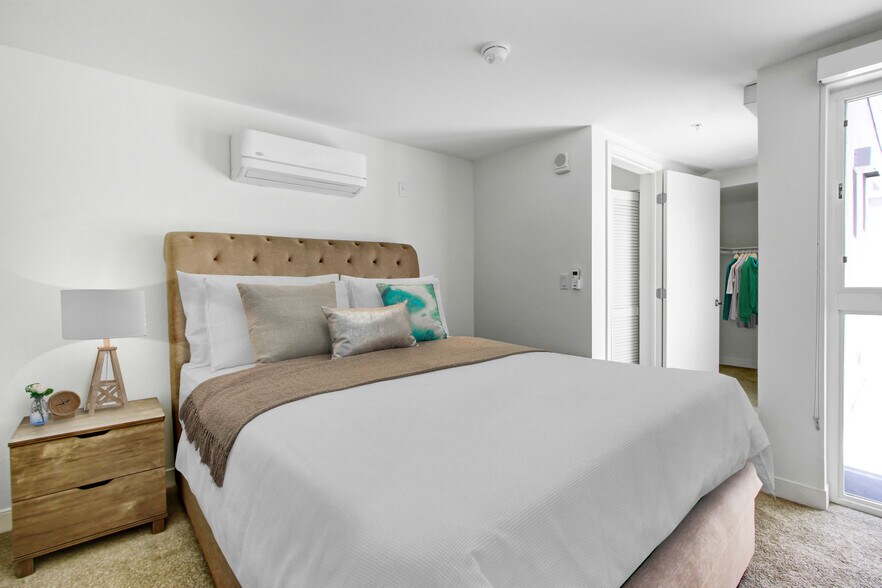 More Photos Of 6625 Reseda Blvd, Reseda Apartments For Lease