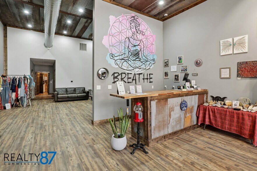 More Photos Of 807 12th st, Belle Plaine General Retail For Sale