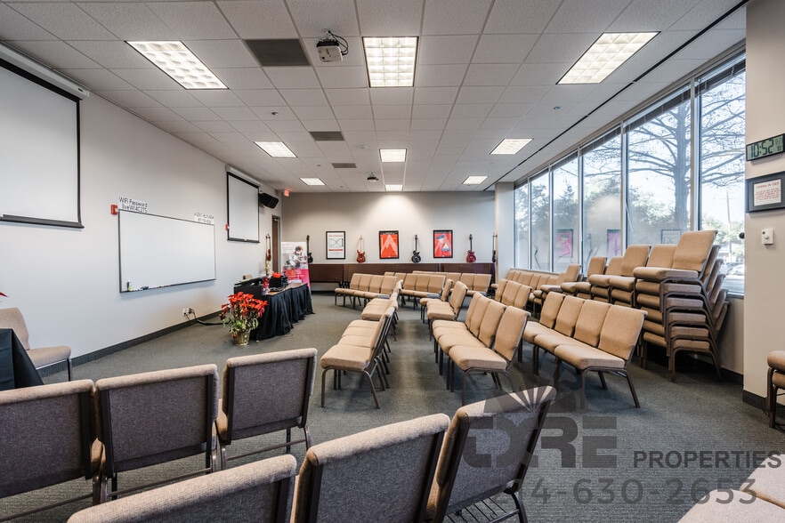 More Photos Of 1301 S Bowen Rd, Arlington Office For Lease