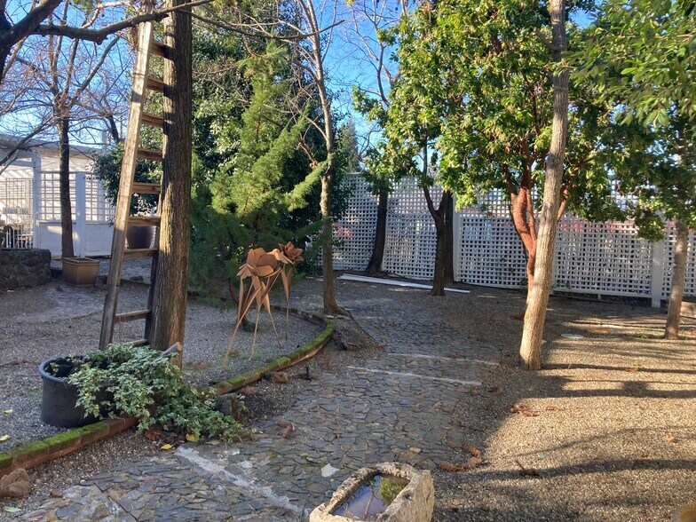 More Photos Of 870 Hartnell Ave, Redding Garden Center For Sale