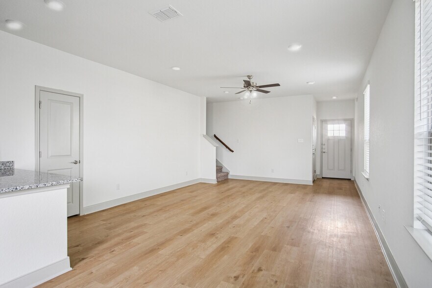 More Photos Of 6408 Segovia Ranch, San Antonio Apartments For Sale