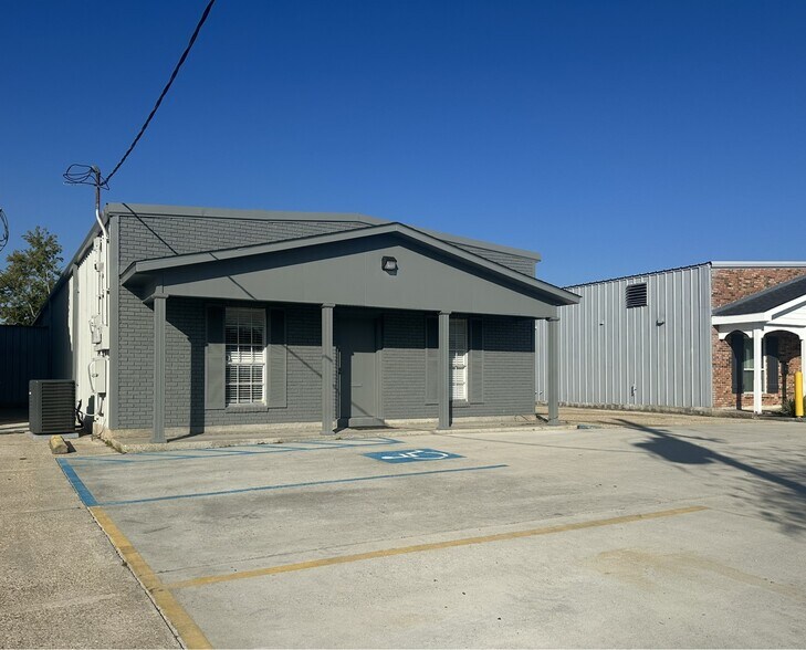 More Photos Of 2829 Needham Dr, Baton Rouge Warehouse For Lease