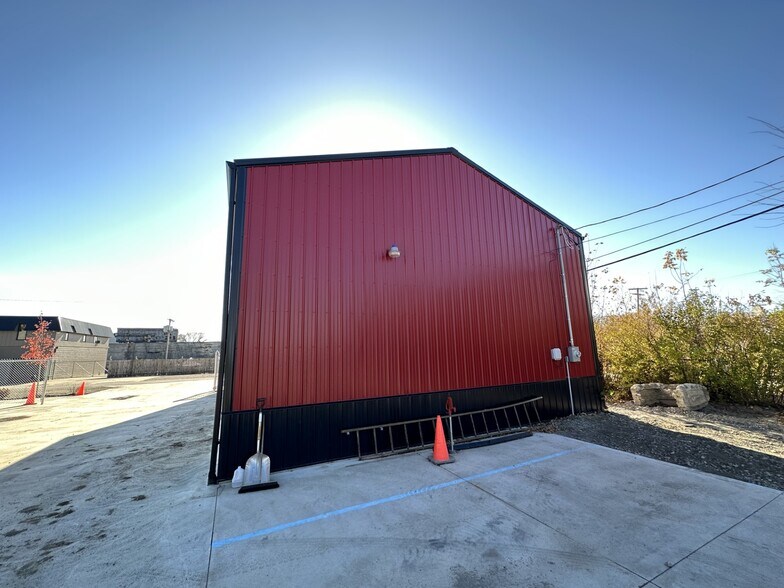 More Photos Of 517 E Hawthorne St, Fort Wayne Industrial For Lease