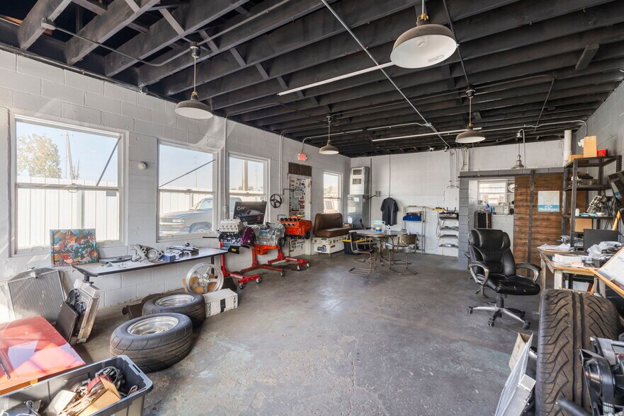 More Photos Of 4107 Weslow St, Houston Warehouse For Sale