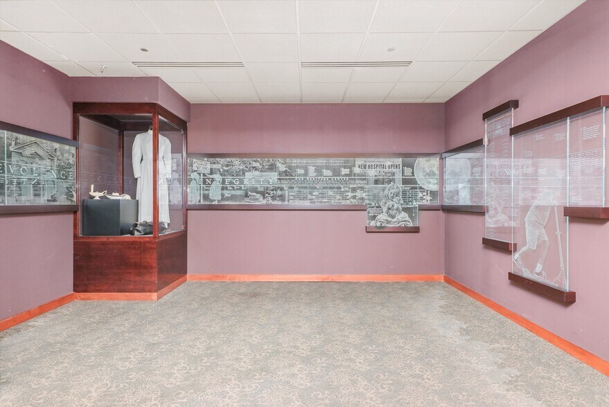 More Photos Of 2400 N Rockton Ave, Rockford Hospital For Lease