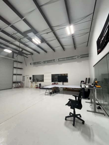 More Photos Of 1631 Highway 6 S, Houston Warehouse For Lease