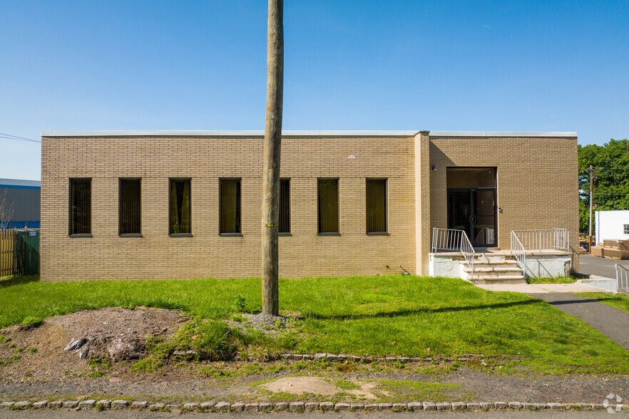 More Photos Of 180 Kingsland Rd, Clifton Warehouse For Lease