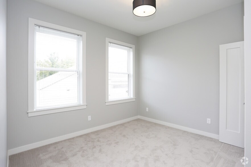More Photos Of 1059 Wealthy St SE, Grand Rapids Apartments For Lease