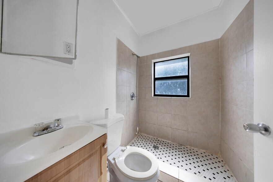 More Photos Of 1035 NW 4th St, Miami Apartments For Sale