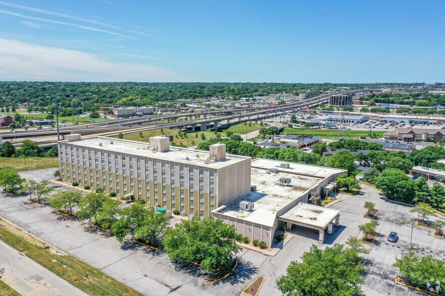 More Photos Of 655 N 108th Ave, Omaha Hotel For Sale