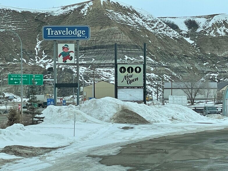 More Photos Of 101 Grove Pl, Drumheller Hotel For Sale