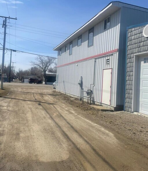 More Photos Of 401 Main St, Bienfait Storefront For Sale