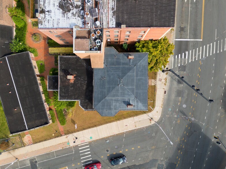 More Photos Of 1 Main St, Hartford Office Residential For Sale