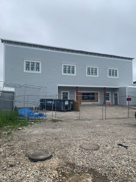 More Photos Of 258-262 E Main St, Babylon Unknown For Lease