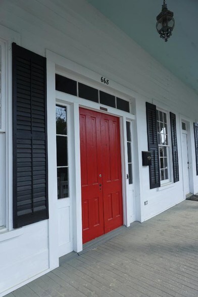 More Photos Of 668 N Main St, Jasper Storefront Retail Office For Sale