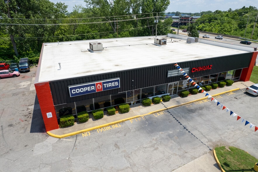 More Photos Of 4250 W 38th St, Indianapolis Auto Repair For Lease