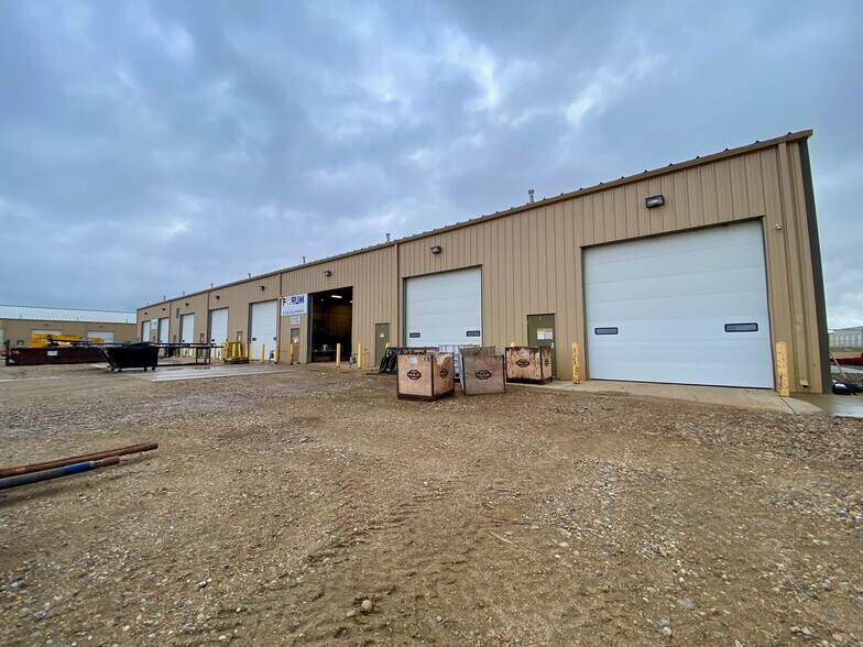 More Photos Of 5066 Owan Industrial Park Dr, Williston Warehouse For Lease