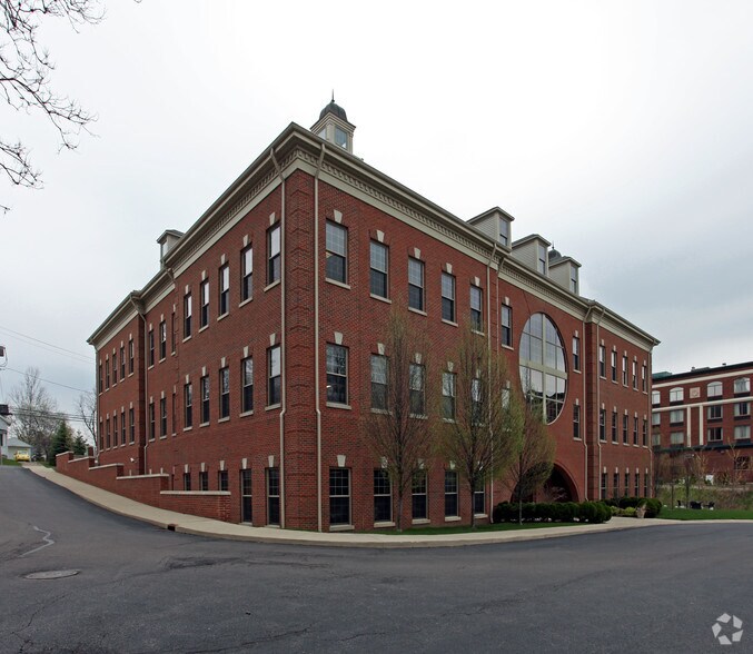 More Photos Of 5470 Main St, Sylvania Office For Lease