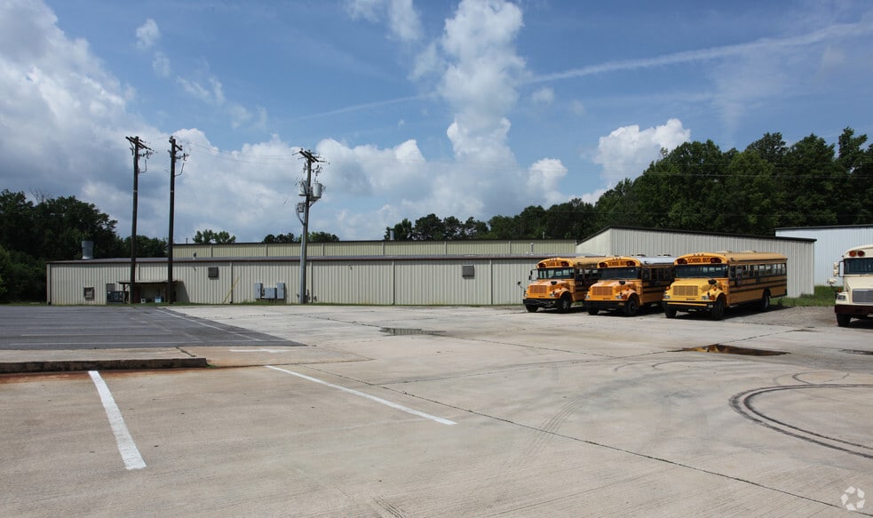 More Photos Of 3795 Evans Rd, Cumming Warehouse For Lease