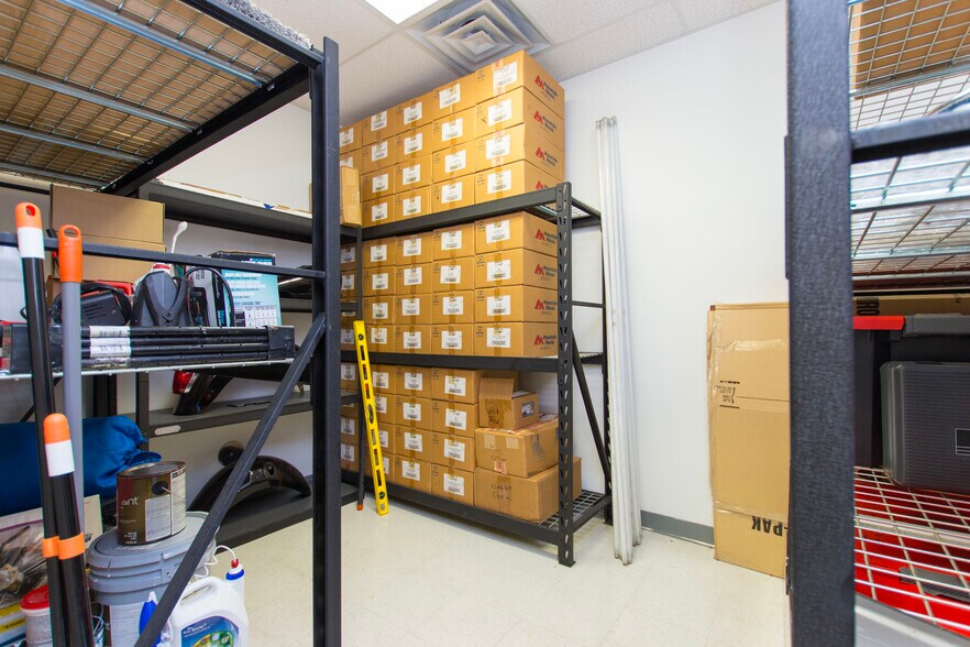 More Photos Of 4058 S Memorial Pky, Huntsville Warehouse For Sale