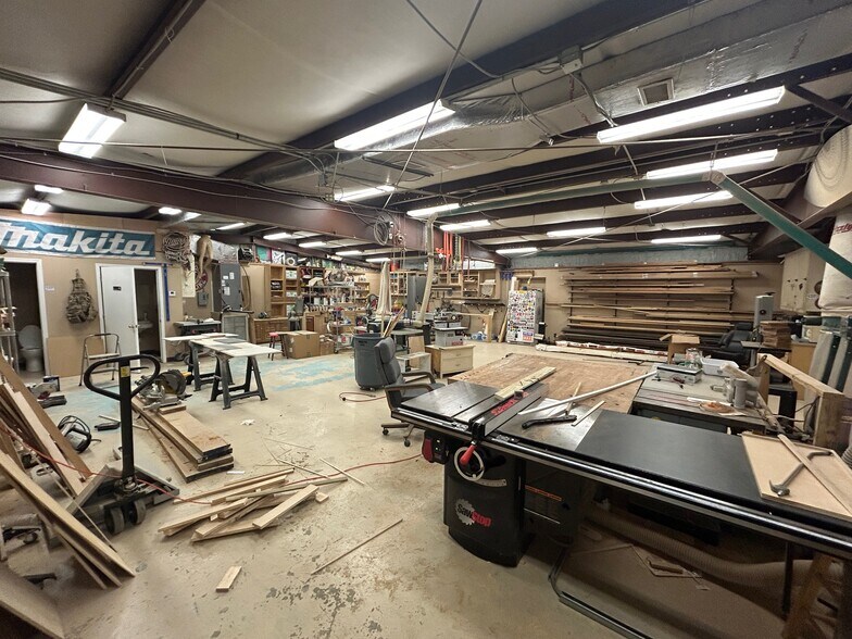 More Photos Of 145 N 13th St, Beaumont Industrial For Sale