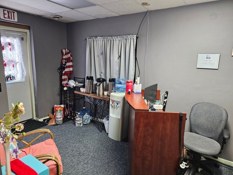 More Photos Of 220 S Ashland St, Cambridge Storefront Retail Office For Sale