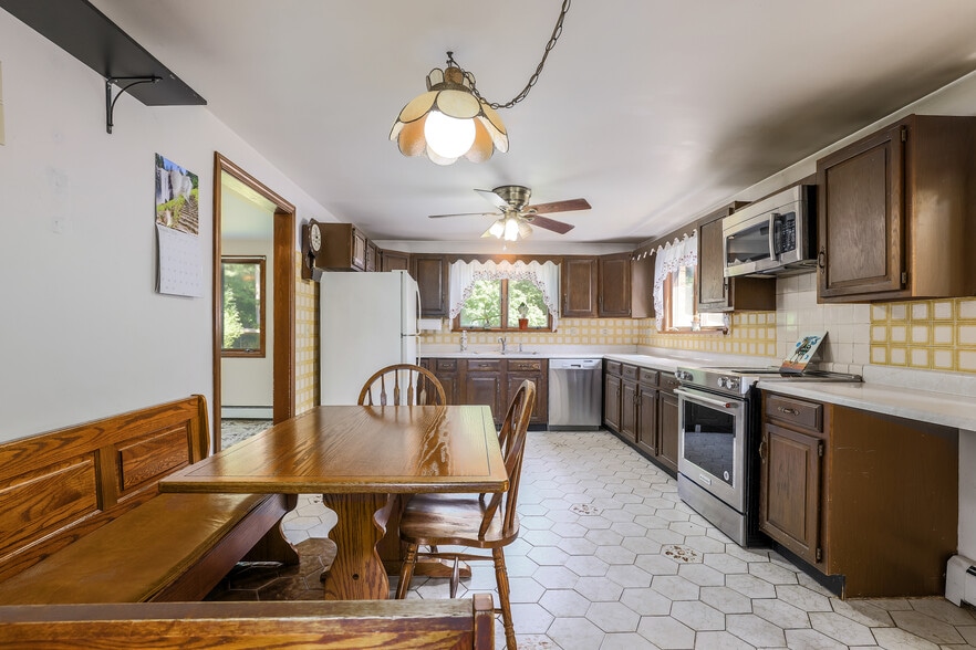 More Photos Of 199 Main St, Shrewsbury Specialty For Sale