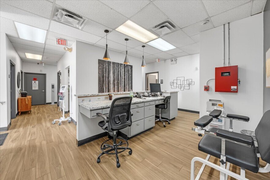 More Photos Of 421 N Broadway, Portland Medical For Sale