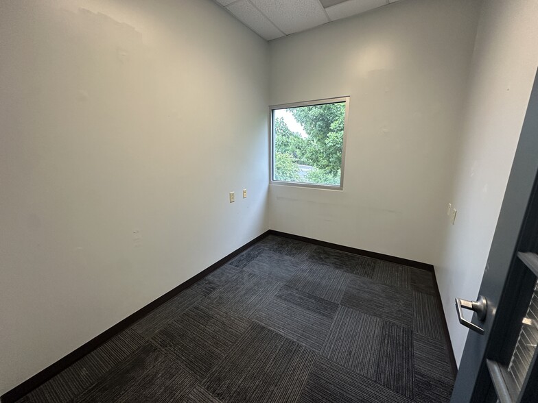 More Photos Of 7752-7756 Gateway Ln, Concord Medical For Lease