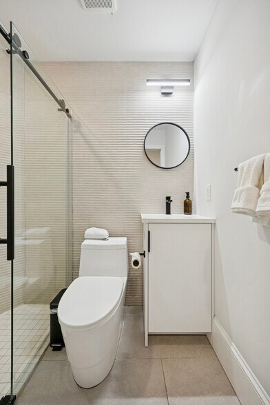 More Photos Of 1325 Spruce St, Philadelphia Hotel For Sale