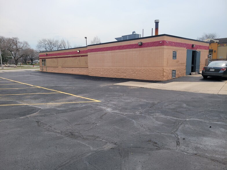 More Photos Of 3171 S 76th St, Milwaukee General Retail For Sale