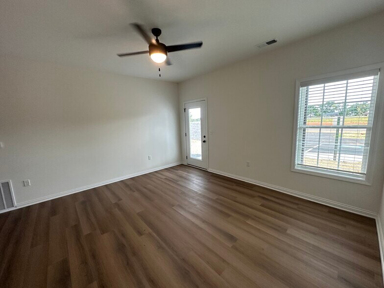 More Photos Of 5438 Bakers Spring St, Bowling Green Apartments For Sale