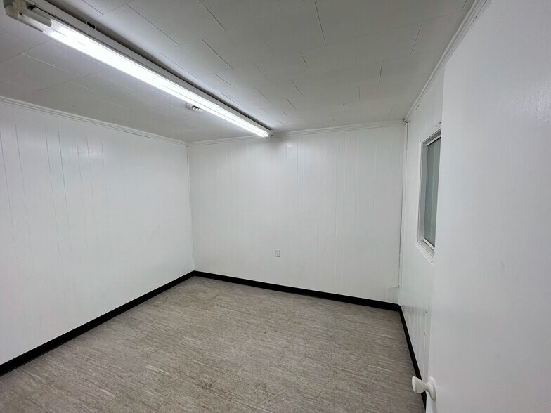 More Photos Of 329 E Shockley Ferry Rd, Anderson Light Distribution For Lease