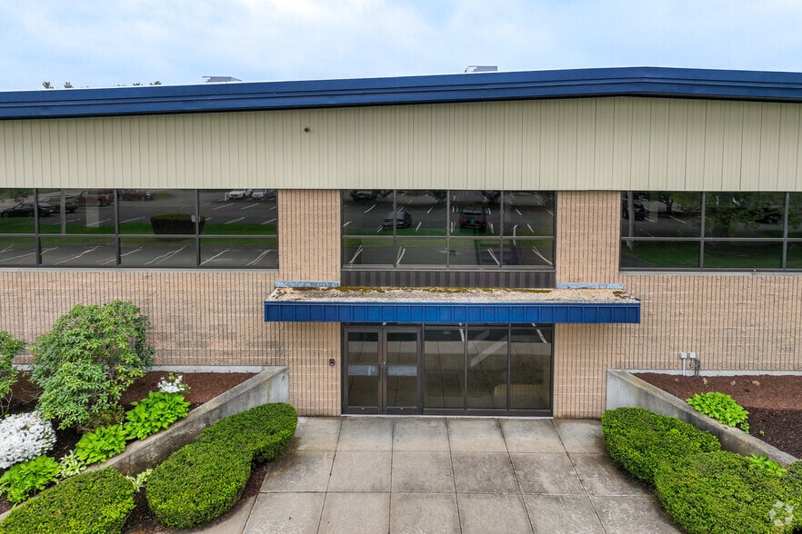 More Photos Of 55 Bristol Dr, South Easton Manufacturing For Lease
