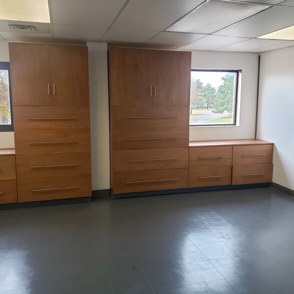 More Photos Of 15 Capella Ct, Ottawa Warehouse For Sale